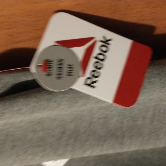 Reebok woman's size L short sleeve tagless tee shirt with multiple logos-NWT - Picture 5 of 13